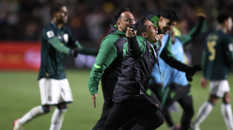 Bolīvijas valstsvienības pārstāvju prieks pēc Pasaules kausa starpkontinentālā pārspēļu turnīra sasniegšanas. Foto: Luis Gandarillas/EPA/Scanpix