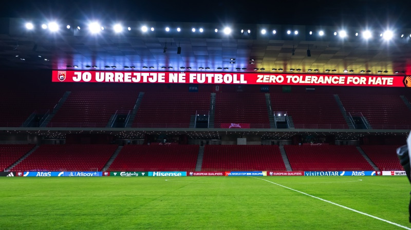 Albānijas izlases stadions ar uzrakstu "Nulles tolerance pret naidu". Foto: LFF