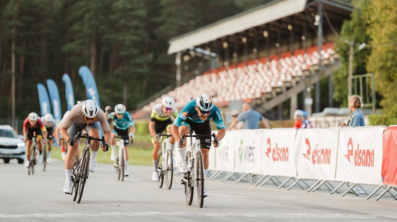 Ģirts Harkins izcīna uzvaru 67km grupas braucienā. Foto: Guntis Bērziņš.
