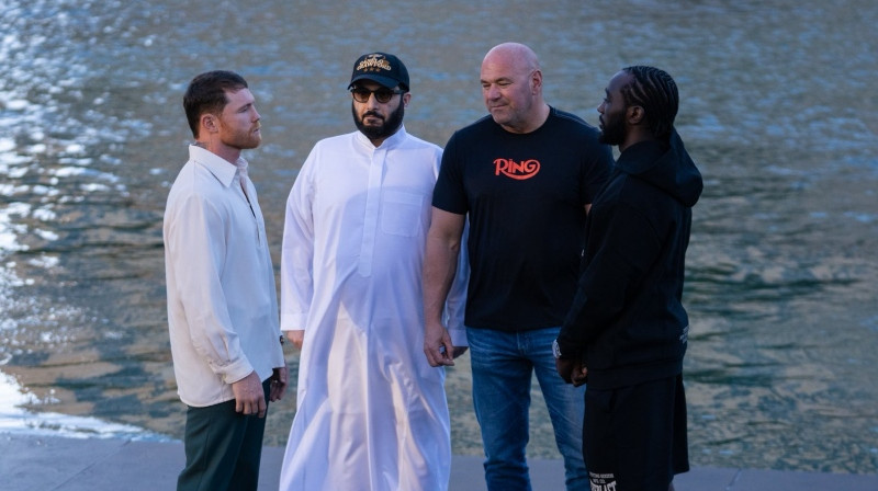 Kanelo Alvaress, Turki Alalšiks, Deina Vaits un Terenss Krofords. Foto: Zuffa Boxing