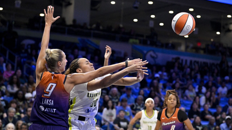 Kitija Laksa aizsardzībā spēlē Dalasā. Foto: Jerome Miron/Imagn Images/Scanpix