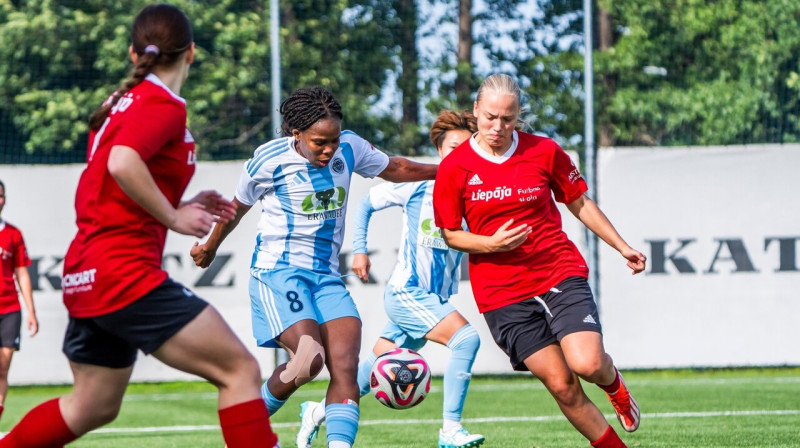 Mirklis no "Riga" un Liepājas Futbola skolas spēles. Foto: Riga FC Women