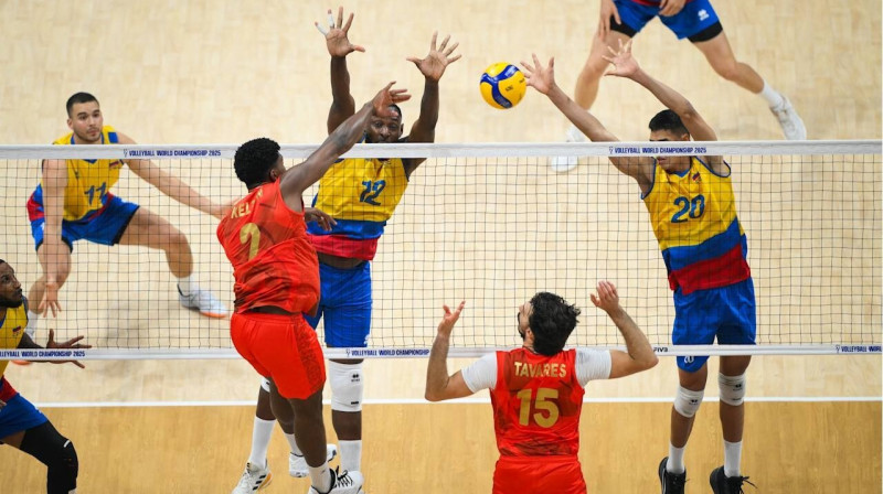 Mirklis no Portugāles un Kolumbijas valstsvienību cīņas pasaules meistarsacīkstēs Filipīnās. Foto: VolleyballWorld.com