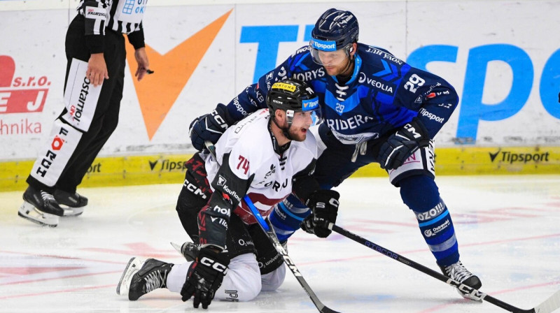 Ralfs Freibergs cīņā. Foto: HC Vítkovice Ridera