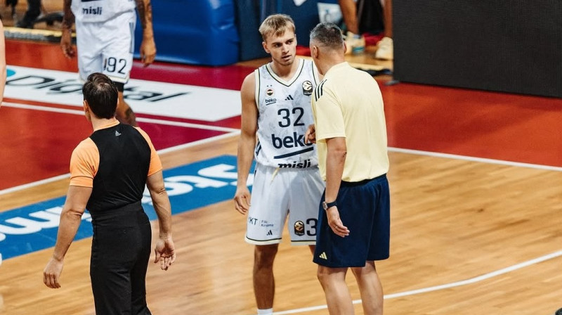 Artūrs Žagars un Šarūns Jasikēvičs. Foto: Fenerbahce Beko Istanbul