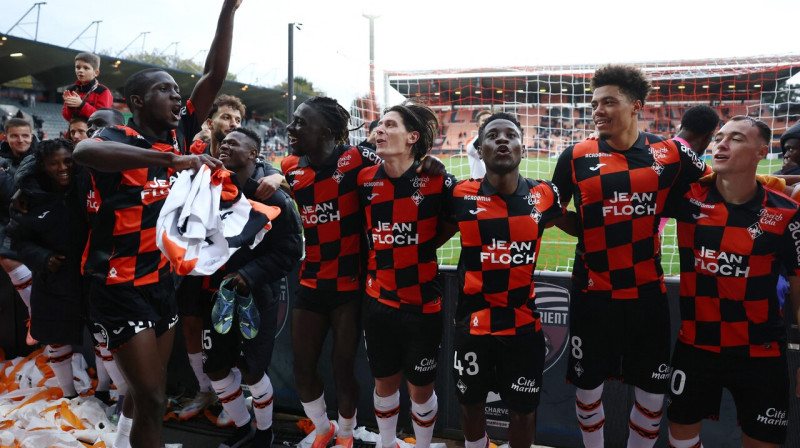 Lorjānas komandas futbolisti pēc uzvaras pār Monako. Foto: Stephane Mahe/Reuters/Scanpix