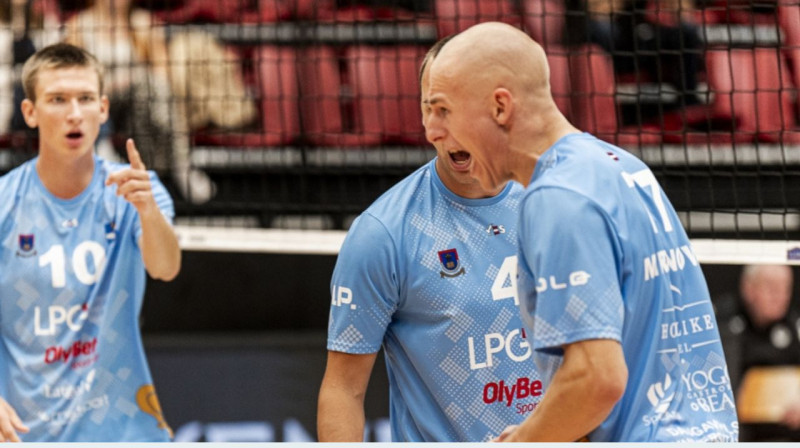 Daņila MIronovs priekšplānā. Foto: Artūrs Stiebriņš, LVF