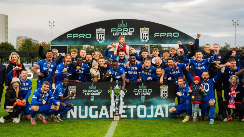 Panevēžas komanda pēc 2025. gada Lietuvas kausa izcīnīšanas Jonavā. Foto: FK Panevėžys