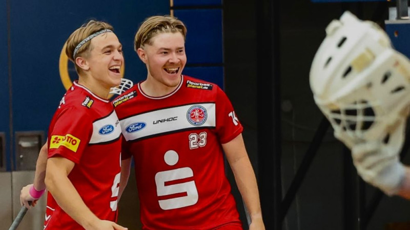 Markuss Januševskis (no kreisās), foto: UHC Sparkasse