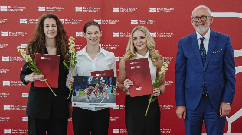 Luīze Šepte, Anita Miķelsone, Paula Cirša 2025. gada 11. jūnijā. Foto: RSU
