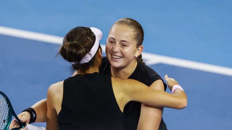 Suvei Šei un Aļona Ostapenko. Foto: China Open