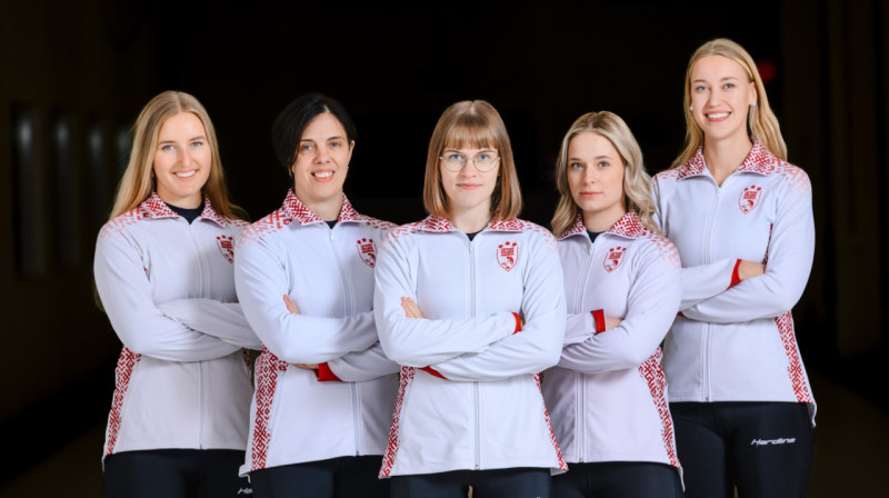 No kreisās: Katrīna Gaidule, Daina Barone, Evelīna Barone, Rēzija Ieviņa, Betija Gulbe
Foto: Roberts Blaubuks