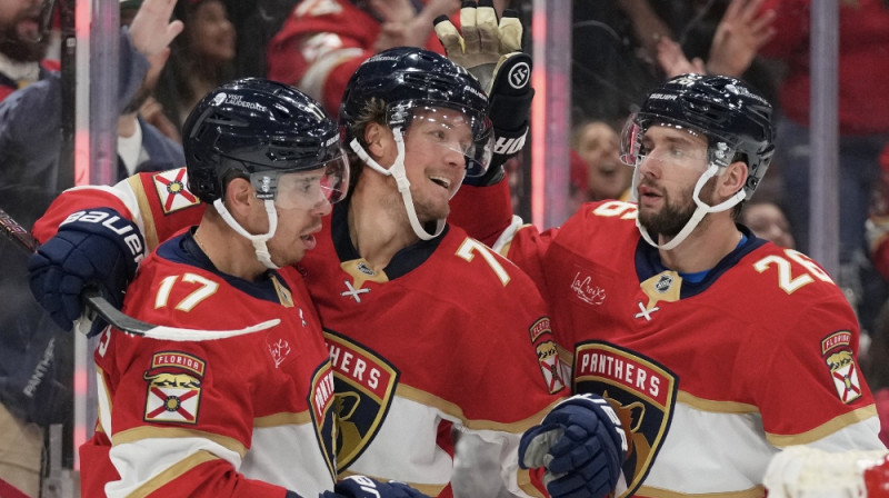 Uvis Balinskis kopā ar komandas biedriem. Foto: AP/Scanpix