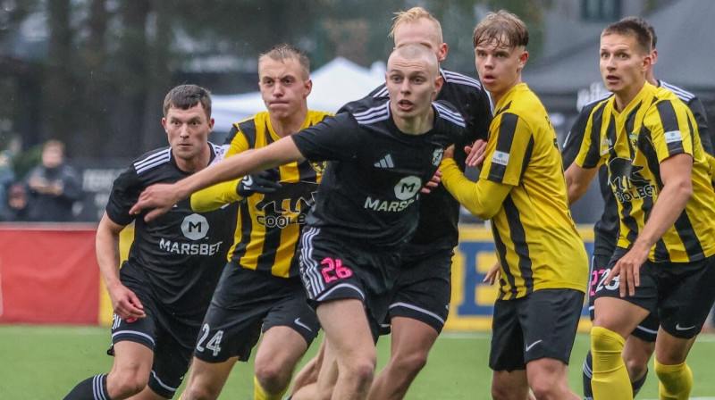 Mirklis no Nemmes "Kalju" un Pērnavas "Vaprus" cīņas. Foto: Mati Hiis