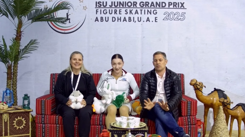 Kira Baranovska (centrā). Foto: ISU Skating