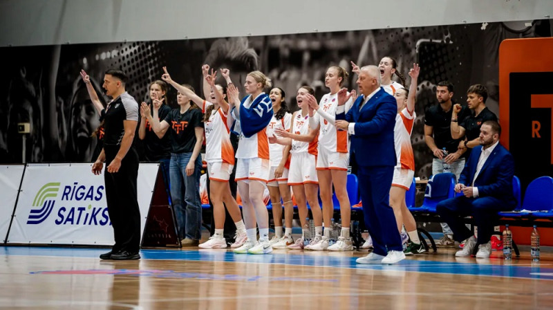 Aigars Nerips un TTT basketbolistes 2025. gada 9. oktobrī. Foto: Renārs Koris