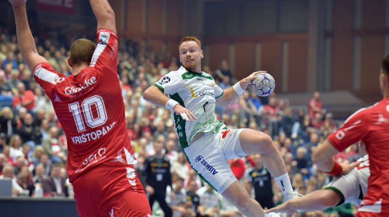 Dainis Krištopāns aizsardzībā spēlē pret Leipcigas komandu. Foto: Roland Sippe/Eibner-Pressefoto/Scanpix