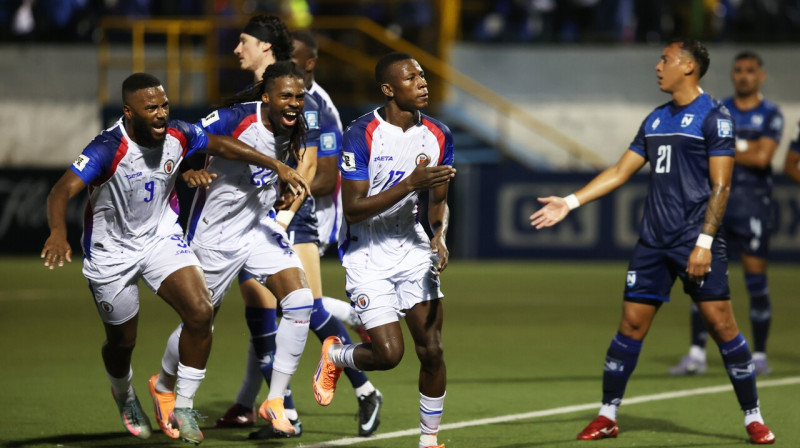 Haiti futbolisti pēc vārtu guvuma Nikaragvā. Foto: EPA/Scanpix