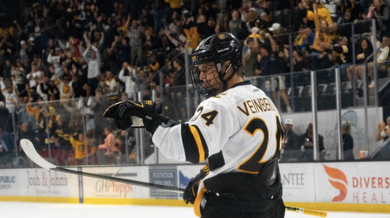 Klāvs Veinbergs. Foto: Colorado College Tiger Hockey