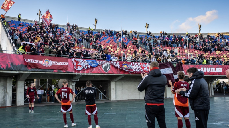 Latvijas izlase "Daugavas" stadionā. Foto: LFF