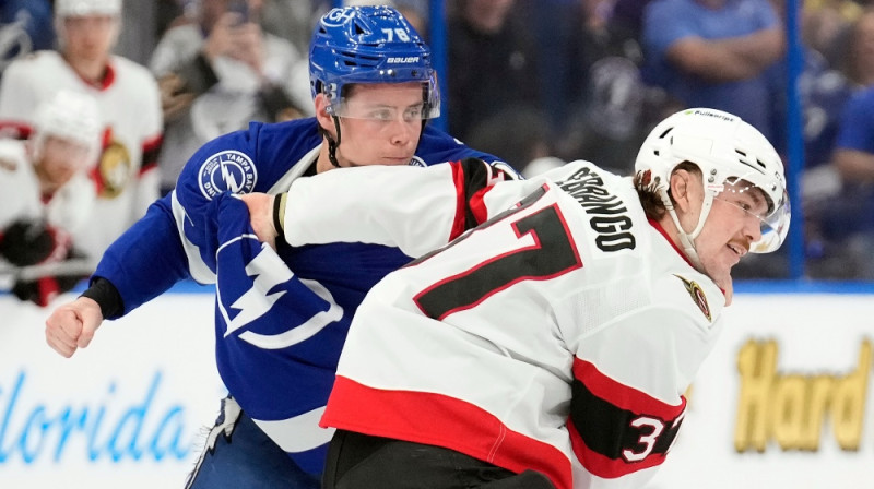 Emīls Lilebergs un Donovans Sebrango. Foto: AP/Scanpix