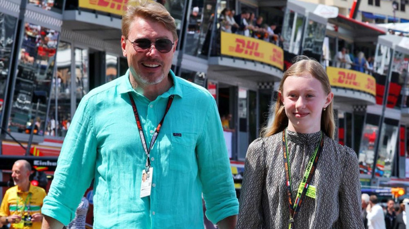 Mika Hakinens ar meitu Ellu. Foto: Motorsport.com