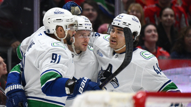 Teodors Bļugers kopā ar komandas biedriem. Foto: AP/Scanpix