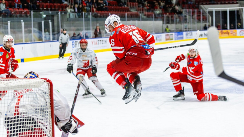 Georgeni kluba hokejisti uzbrukumā. Foto: Szász Adorján/Gyergyói Hoki Klub