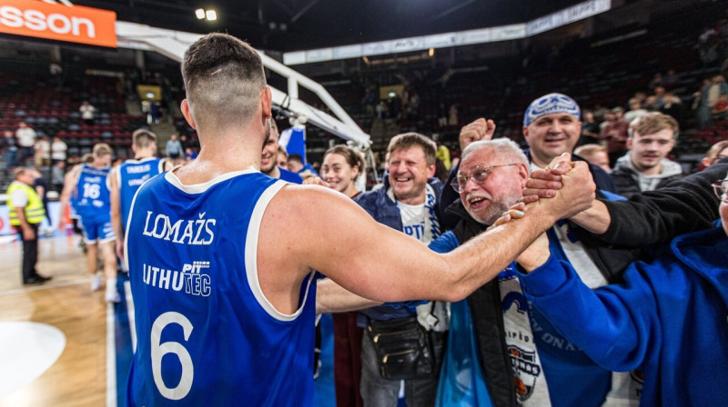 Rihards Lomažs un Klaipēdas "Neptūnas" līdzjutēji. Foto: BC Neptūnas Klaipėda