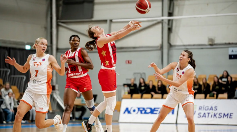 Enija Vīksne un Vanesa Jasa 2025. gada 9. oktobrī. Foto: Renārs Koris