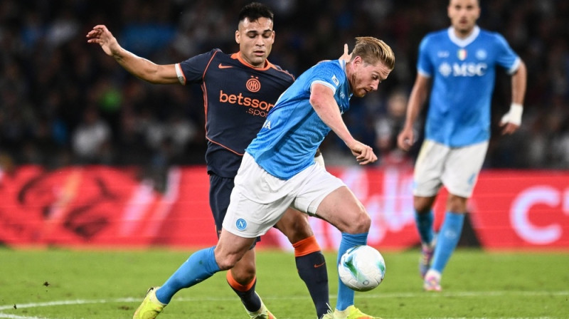 Kevins de Breine pret Lautaro Martinesu. Foto: IMAGO/Scanpix