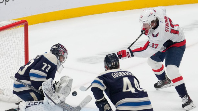 Džets Grīvzs pret Vašingtonas hokejistu. Foto. AP. Scanpix