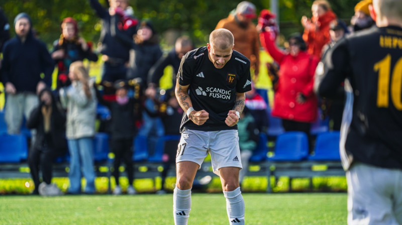 Rūdolfs Muižnieks pēc vārtu guvuma. Foto: Oļegs Baibakovs/Leevon PPK