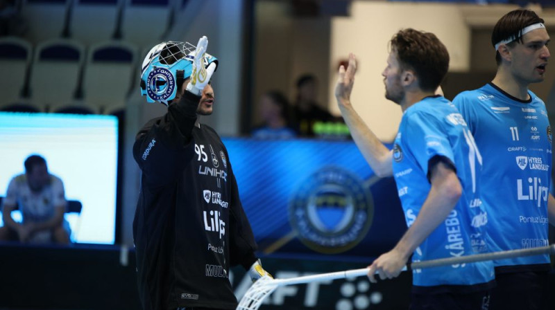 Pontus Zariņš ar komandas biedriem atzīmē uzvaru, foto: Bejto Demiri, FBC Kalmarsund