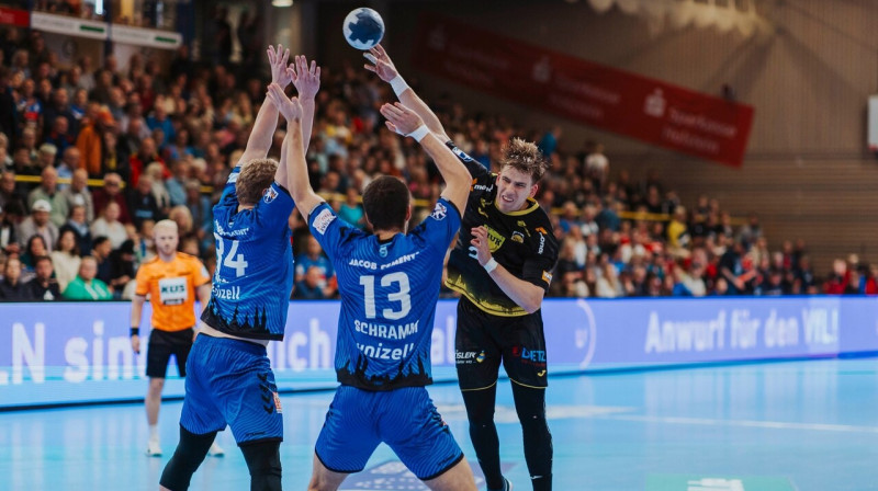 Jānis Pāvels Valkovskis uzbrukumā. Foto: Christian Schaffrath/HSC 2000 Coburg