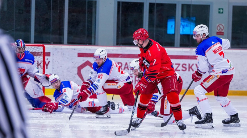 Mirklis no Frīdekmīstekas un Porubas komandu cīņas. Foto: Samuel Rychecký/HC Frýdek-Místek