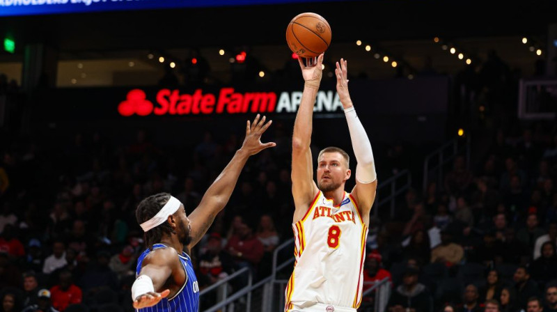 Kristaps Porziņģis izpilda metienu pret Orlando. Foto. AP. Scanpix