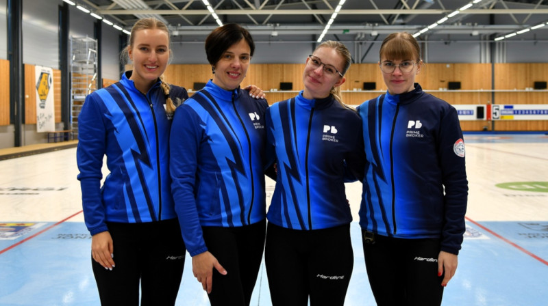 No kreisās: Katrīna Gaidule, Daina Barone, Rēzija Ieviņa, Evelīna Barone
Foto: Nordic Curling Tour