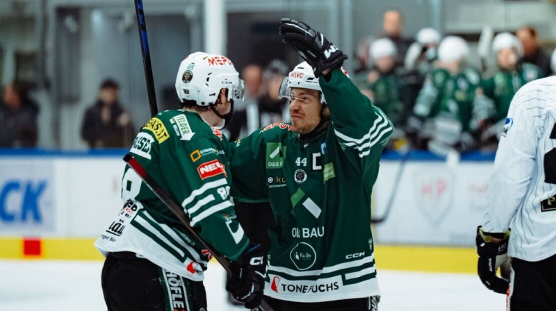 Roberts Lipsbergs pēc vārtu guvuma. Foto: EC Bregenzerwald