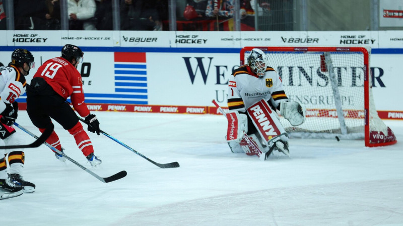 Austrietis Vincencs Rorers mazākumā gūst savas valstsvienības pirmos vārtus cīņā pret Vāciju. Foto: Revierfoto/Imago Images/Scanpix