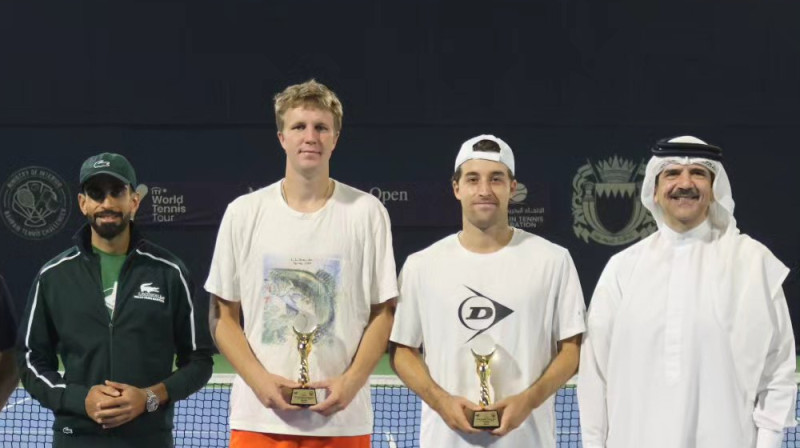Kārlis Ozoliņš un Ivans Marrero. Foto: Bahrain Tennis Federation