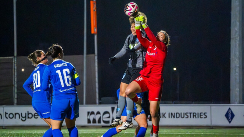 Mirklis no RFS un "Riga" komandu cīņas. Foto: Riga FC Women