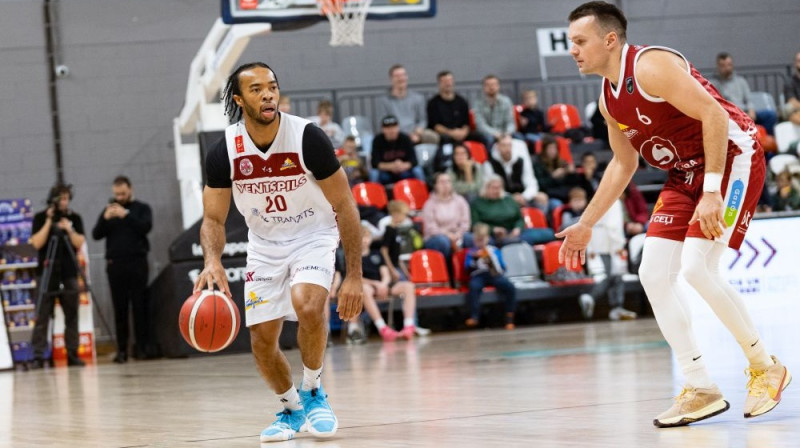 Kamerons Šeltons ar bumbu Foto: Nauris Slokenbergs/LBS