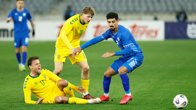 Mirklis no Lietuvas un Izraēlas futbola valstsvienību cīņas Kauņā. Foto: Mindaugas Kulbis/AP/Scanpix