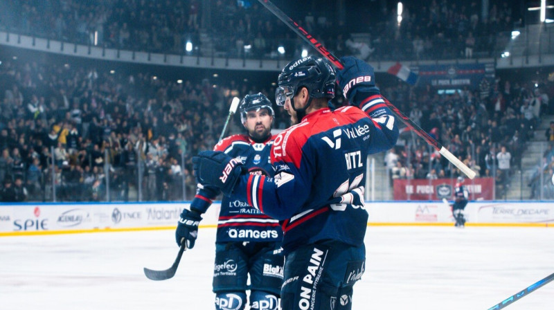 Anžē "Ducs" uzbrucējs Nikolā Rics pēc vārtu guvuma. Foto: Les Ducs d'Angers