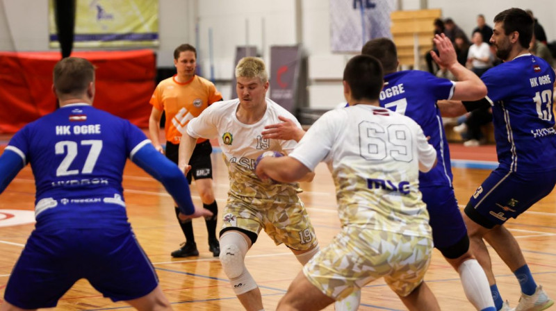 Ar bumbu Valdis Kalniņš (ASK/MSĢ). Foto: Ritvars Raits