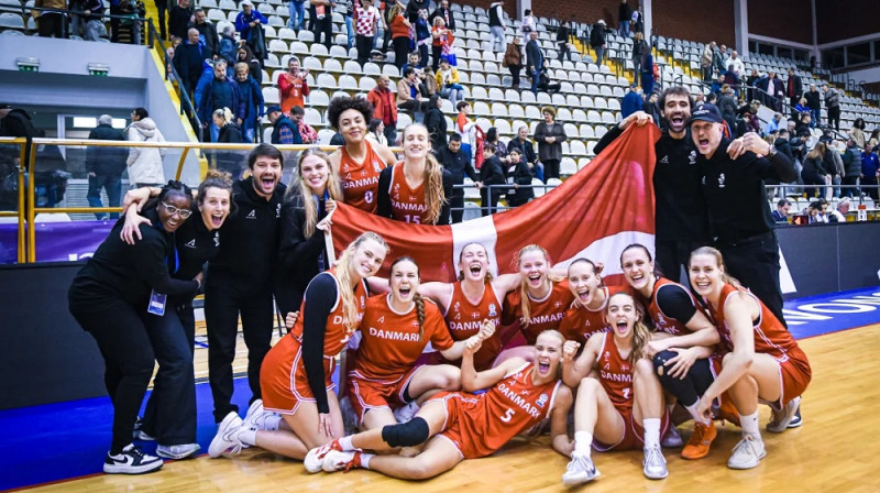 Dānijas basketbolistes 2025. gada 15. novembrī. Foto: FIBA