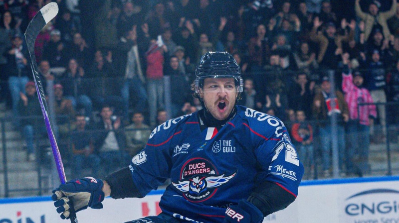 Anžē "Ducs" uzbrucējs Teo Sarlīvs pēc vārtu guvuma. Foto: Les Ducs d'Angers