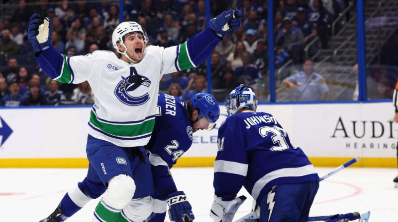 Linuss Karslons gūst vārtus. Foto. AFP.Scanpix