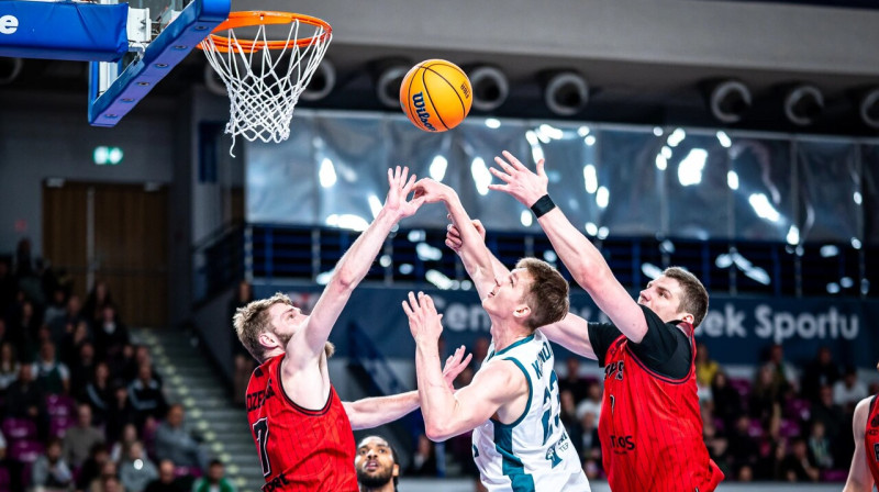 Mirklis Varšavas "Legia" un Viļņas "Rytas" cīņā. Foto: FIBA